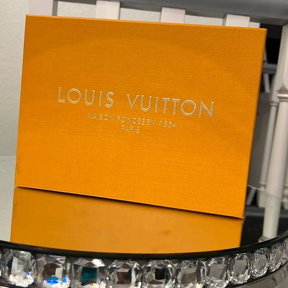 Louis Vuitton gift box - Picture 1 of 8